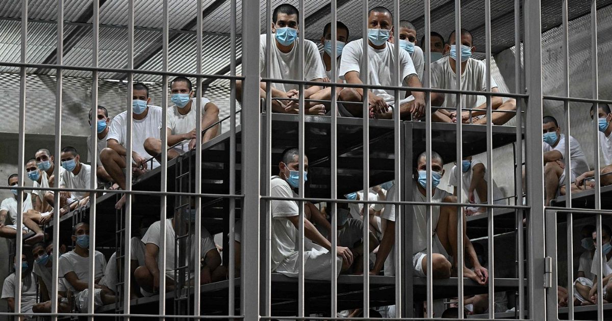 Asamblea de El Salvador aprueba reforma para habilitar la cadena perpetua