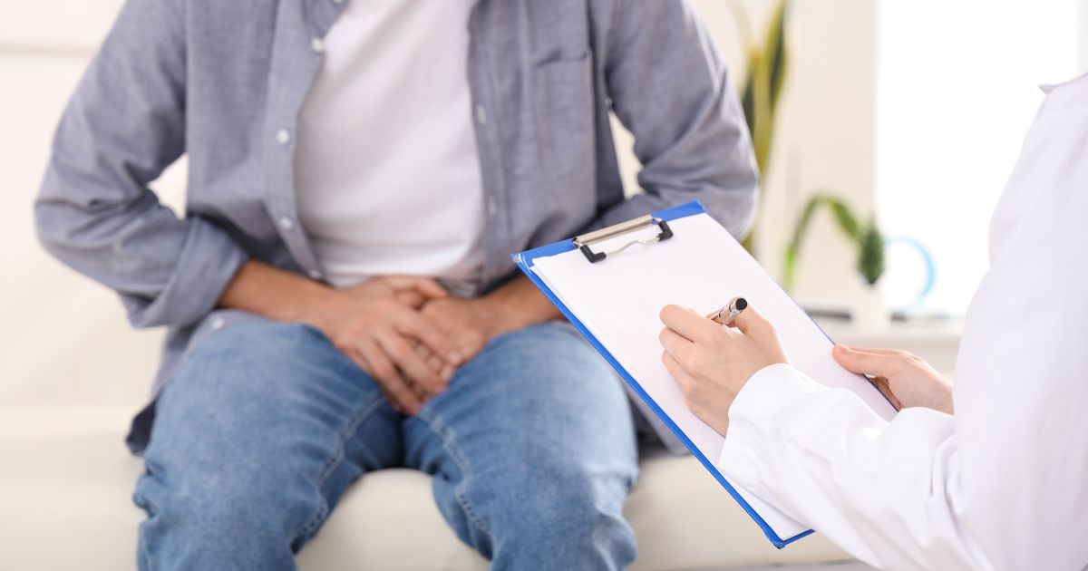 Una prueba rápida promete detectar PSA elevado en 15 minutos con un pinchazo en el dedo: qué puede indicar y qué no