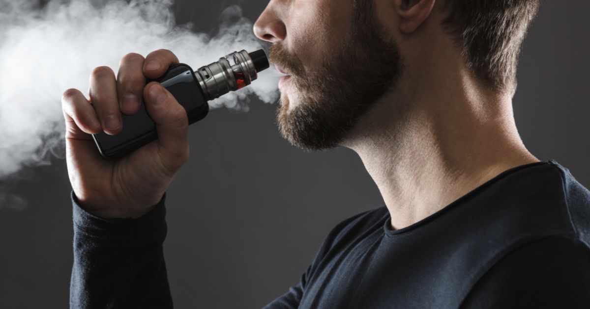 El vapeo vuelve a estar bajo la lupa por su posible vínculo con el “pulmón de palomitas de maíz”, una lesión irreversible